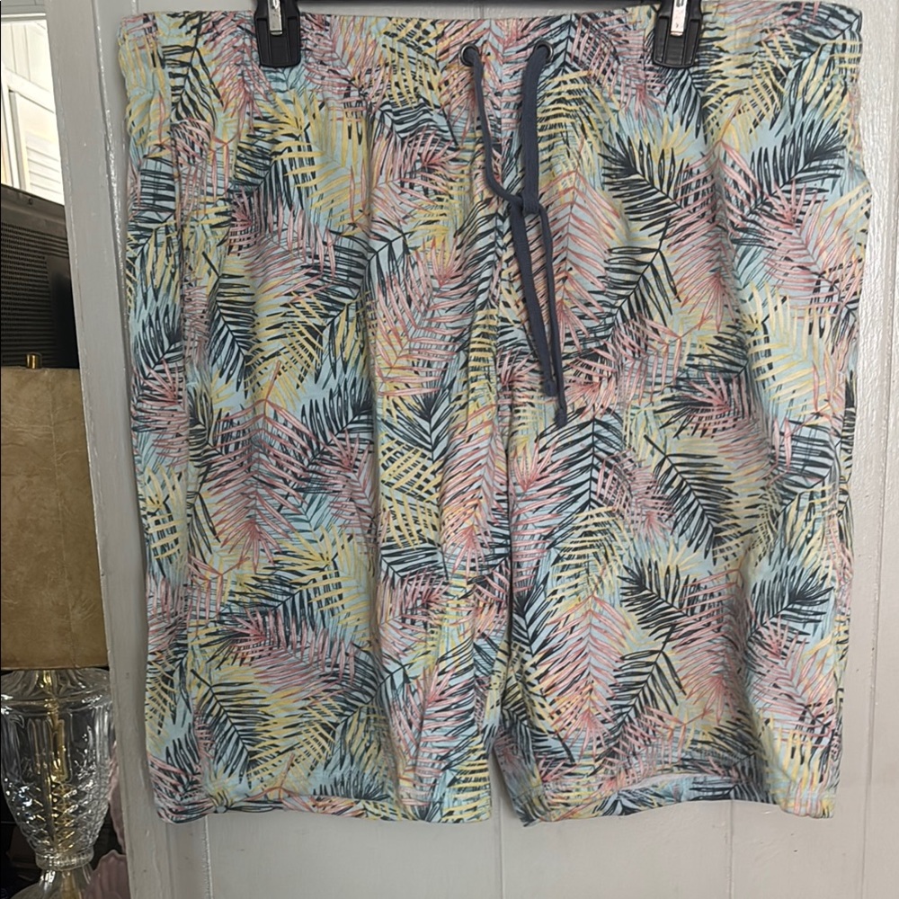 Tropical Leaf Print Men's Shorts